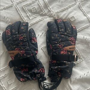 Dakine Black Snowboard Gloves with Pink Floral Print